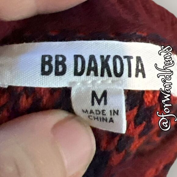 BB Dakota Sweater – Size Medium – Fun Pattern – Pilling Present - Picture 6 of 7